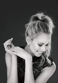 Why Photographers Cannot Take Pictures For Free Portrait Poses Headshot Poses Photoshoot Poses