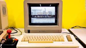 Seit seiner vorstellung im januar 1982 auf der winter consumer electronics show war der von commodore gebaute c64 mitte bis ende der 1980er jahre sowohl als spielcomputer als auch zur softwareentwicklung äußerst populär. C64 Commodore 64 Is Returning With Retro Keyboard Cnn