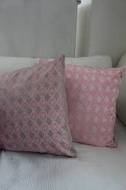 Vintage kissen landhausstil dekokissen sofakissen inkl fullung stuhlkissen. Kissen 50x50 Samt Rosa Apricot Hellbraun Kissenhulle Etsy Sofakissen Kissen 50x50 Kissenbezug