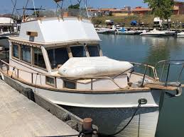 Inspired by the floating oyster barges that lined manhattan's waterfront in the 18th and 19th centuries, grand. American Marine Singapore Grand Banks 32 Gebrauchte Motorboot Zum Verkauf In Italien Italien