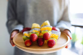 Jeruk kaya air dan rendah kalori demikianlah pembahasan tentang buah yang bagus untuk diet semoga dapat bermanfaat untuk anda. Daftar Buah Buahan Yang Bagus Untuk Diet Dan Cepat Menurunkan Berat Badan Bukareview