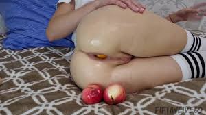 A la mierda mi culo consolador y la fruta en el gran agujero