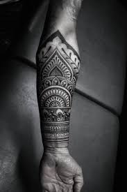 Geometrische Motive Mit Punkten Gestaltet Wirklich Modern Tattoos Manner Arm Tattoo Tattoo Trend