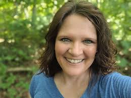 Amanda Rich's Instagram, Twitter & Facebook