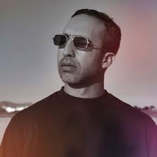 Listen to Mednas & Simeca