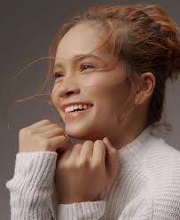 You deserve happiness. . HMUA: @keivtorres.ph Photo: @anthonybrillantes .  #beauty #beautyshot #bestoftheday #instagood #instastyle #instadaily  #photooftheday #portrait_vision #philippines #photography #portrait  #portraits #skin #skincare #raw