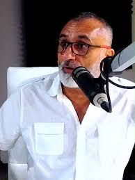 Sensitività eironia: le sfide di Keith Carl a Radio105