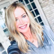 Neighborhoods near pickleball and golf for seniors?