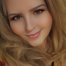 Why does Alexis call Molly,Molly Lansing Davis?Alexis was married to Rick  Lansing,Molly's father when she was born.Wouldnt her name be Molly Davis  Lansing,?