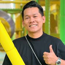 Hungarian Sausage Chow Pan: A Street Food Delight