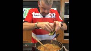 Al fin se ha anunciado la fecha del estreno de pesadilla en la cocina con alberto chicote, el próximo jueves 25 de octubre, a las 22:25 horas podemos sintonizar la sexta para ver el primer episodio de este reality que versiona el exitoso programa con el mismo nombre del cocinero gordon ramsay. Receta El Curry De Pollo De Chicote Que Arrasa En Instagram As Com