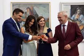 Irina tănase, iubita fostului președinte psd liviu dragnea, a postat, miercuri seara, pe instagram, un mesaj de ziua lui. Liviu Dragnea Si Irina Tanase Nunta Unica Ro