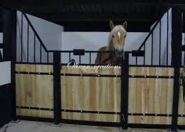 Epingle Par Claire Blais Sur Projet Maison En 2020 Box Chevaux