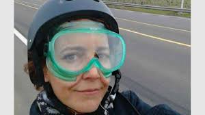 Una madre viaja en bici desde Córdoba a Capital para ver a su hijo