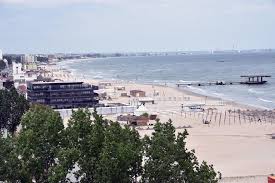 Cazare cu tichete de vacanta, vouchere de vacanta piscina complexului este printre cele mai mari din statiune (de 20 de metri lungime) iar turistii cazati la vila aproape de mare au acces preferential. Cazare De Paste Cu Tichete De Vacanta