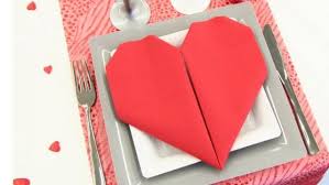 Lacase Mu Creations Diy Brico Une Table Special Saint Valentin Pliage Serviette Pliage Serviette De Table Serviettes