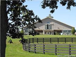 Looks Like An A Frame With A Riding Arena Kentucky Farms Horse Property Horse Farms For Sale