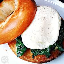 Quick Poached Egg Garlic Spinach Bagel Recipes Garlic Spinach Healthy Bagel