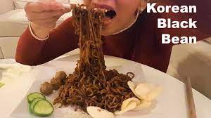Jajangmyeon (atau jjajangmyeon) adalah jenis masakan korea berupa mie dengan saus pasta kacang kedelai hitam. Mukbang Mie Kacang Hitam Korea Korean Black Bean Noodle Youtube