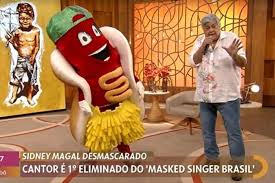 The masked singer is a singing competition series featuring celebrities facing off against each other in full face mask to conceal their identity. F9vjzvmzsyxfcm