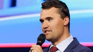 Influenciador trumpista Charlie Kirk é baleado - veja momento do ataque