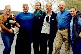 Pol's wife diane visited eagle village and shared about her career as a teacher and now as. Meet All Dr Pol Staff In 2020 Who Left The Show