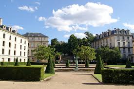 Elle représente l'une des écoles d'ingénieurs les plus anciennes et les plus réputées sur. The Appeal Of A Village Atmosphere On Campus Student
