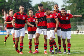 Acompanhe as últimas notícias do flamengo, jogos, ingressos, escalação, contratações, classificação e muito mais aqui no mundo rubro negro! Em Busca Do Bi Flamengo Estreia No Mata Mata E Coloca A Prova Melhor Campanha Do Brasileiro Sub 17 Lance