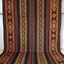 Keistimewaan kain tenun toraja adalah corak dan warnanya yang khas, berbeda dari kain tenun dari daerah lain di indonesia. Kain Tenun Ikat Flores Dan Proses Pembuatannya Yang Perlu Anda Ketahui