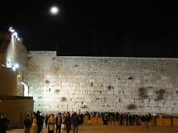 Su nombre en hebreo significa simplemente muro occidental.… Foto Nocturna Del Muro De Las Lamentaciones De Jerusalem Israel Muro De Los Lamentos Muros Fotos Nocturnas