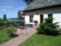 So kann der vierbeiner nach herzenslust im hier können hundebesitzer mit ihrem hund einen entspannten urlaub in einem hyggeligen ferienhaus mit reetdach und hübschem garten verbringen. Muritz Ferienhaus Mit Hund Urlaub Mit Hund