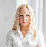 Anna Roche's Instagram, Twitter & Facebook