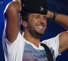 Luke Turning The Hat Backwards Omg Does The Man Not Know How Hot That Is Luke Bryan Fan Luke Bryan Luke Bryan Hot