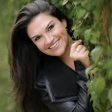 Congratulations to second year Eastman School of Music undergrad soprano,  Yunxin (Dorothy) Nie, from the Eastman voice studio of Kathryn Cowdrick,  for taking the first place Neva Stevens Pilgrim Award in Category