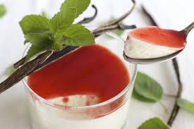 Une Recette Inratable De Panna Cotta Thermomix A La Vanille Et Son Coulis De Fraise Sur Yummix Le Blog Dedie Au Thermomix Panna Cotta Recette Yummix