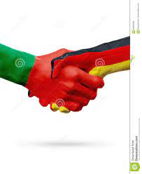 Die portugiesische flagge entwickelte sich aus dem königlichen wappenbanner, angenommen wurde die neue auf der flagge ist ein wappen zu sehen. Flaggen Portugal Deutschland Lander Partnerschaftsfreundschafts Handedruckkonzept Stockfoto Bild Von Idee Regierung 90026300