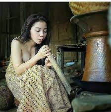Tak hanya unggahan benner saja, akun twitter @hahahiheho juga mengunggah video berdurasi 17 detik. Gadis Desa Home Facebook