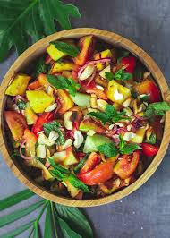 Check spelling or type a new query. Salat Von Tomate Ananas Roter Zwiebel Chili Und Minze Einfach Vegan