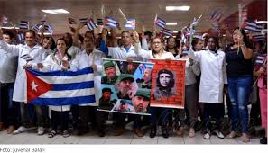 Ecuador y Bolivia cesan a los médicos cubanos - Revista Panorámica