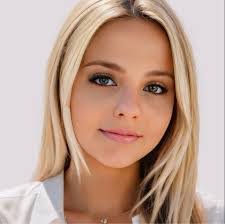 Lori Destefano's Instagram, Twitter & Facebook