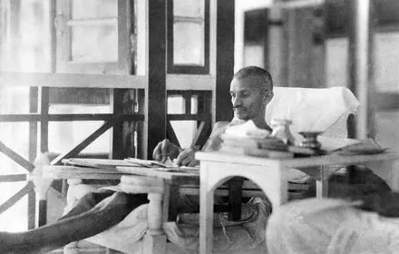 Mahatma Gandhi at Juhu Beach Vintage Print 1924. Art Prints, Posters & Puzzles from Alamy
