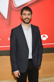 Muy ilusionado, el presentador de «boom» asume un nuevo reto en su carrera profesional en el que, en esta ocasión. La Voz Juanra Bonet Se Apunta Desde Hoy A Los Directos Con Eva Gonzalez