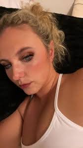 Ansley Roberts's Instagram, Twitter & Facebook