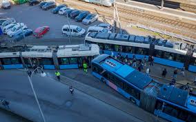 Buss och spårvagn i krock i centrala Göteborg