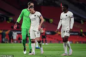 Roma's jordan veretout, center, scores his side's third goal of the game during the serie a soccer match between roma and fiorentina at rome's olympic stadium, sunday, aug. Roma Forced Into Three First Half Substitutions In Bizarre Spate Of Injuries At Manchester United Saty Obchod News