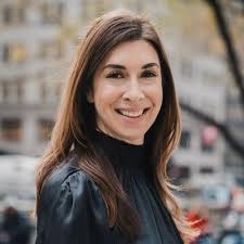 Amanda Farrell's Instagram, Twitter & Facebook