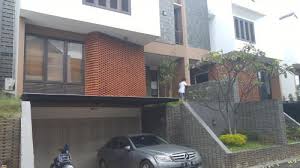Harga sewa rumah tentu sangat variatif, bergantung misalnya pada kondisi dan lokasi rumah, serta fasilitas yang ada. Sewa Rumah Townhouse Full Furnished Ragunan Jakarta Selatan Nyewain