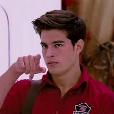 How iconic was the telenovela Grachi back then ? I feel like it leads to  Violetta and all the stuff after it : r/nickelodeon