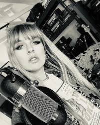 Robyn Maestas's Instagram, Twitter & Facebook