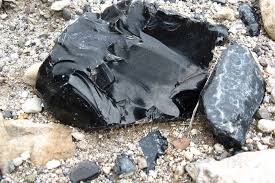 Obsidyen Tasi Nedir Nasil Kullanilir Ozellikleri Ve Faydalari Nelerdir Bilgihanem Taslar Degerli Taslar Sifali Taslar